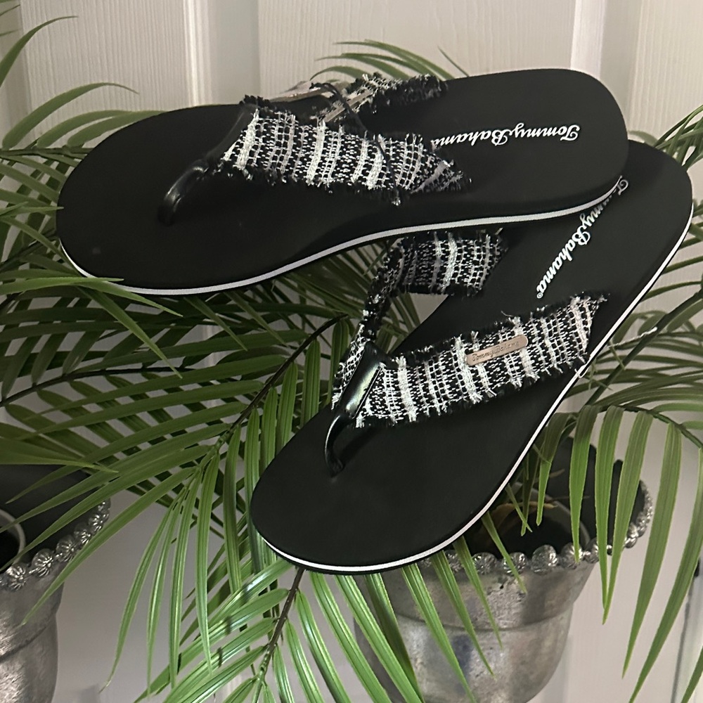 🖤NWT•Tommy Bahama Black and White Tweed Strand Flip Flops Size 10 🖤